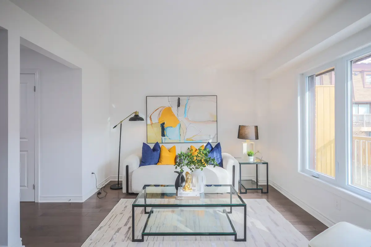 11 Plaisance RD #4, Richmond Hill, ON L4C 5H1