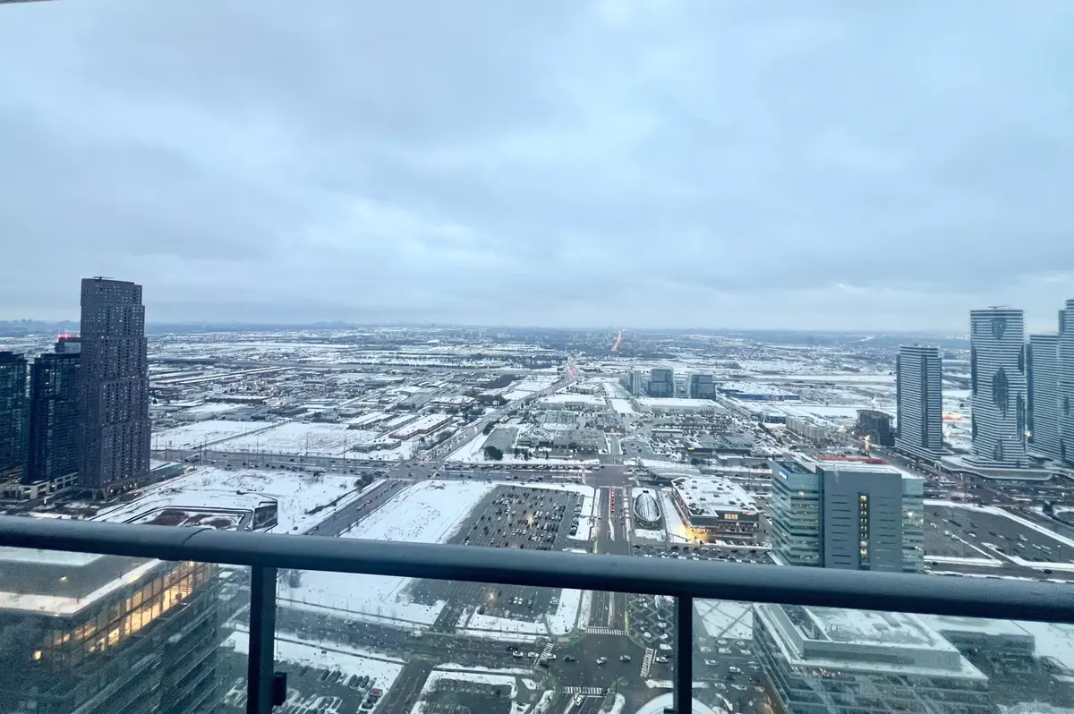 950 Portage Pkwy #5708, Vaughan, ON L4K 0J7