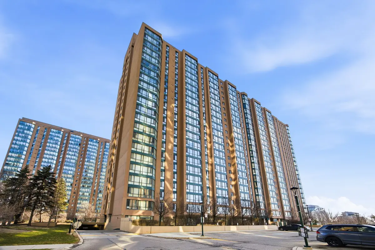 145 Hillcrest AVE #PH1, Mississauga, ON L5B 4B1