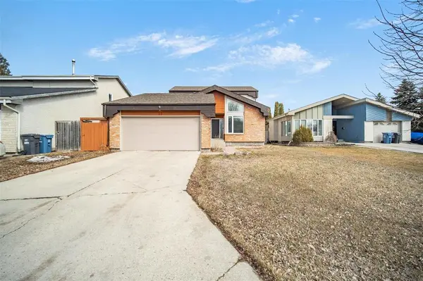 15 Becontree Bay, Winnipeg, MB R2N 2X9
