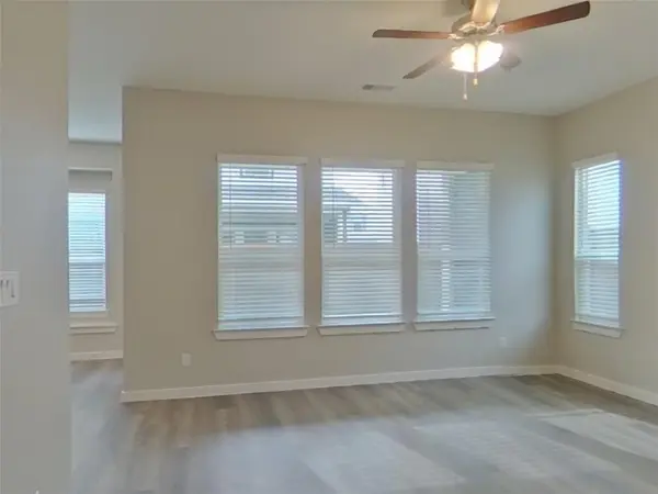 718 Lacewing Drive, Arlington, TX 76005