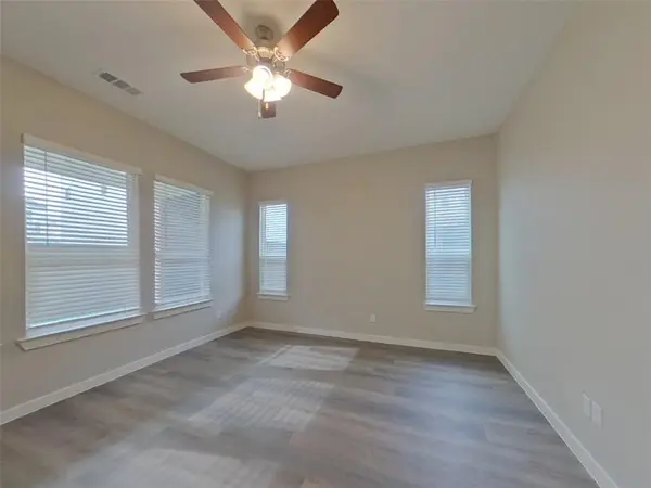 718 Lacewing Drive, Arlington, TX 76005