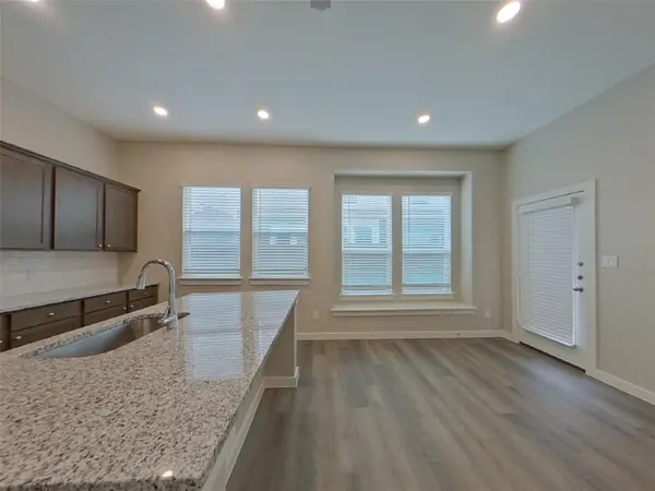 718 Lacewing Drive, Arlington, TX 76005