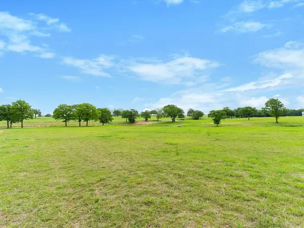 141 Woodbridge Boulevard, Bowie, TX 76230