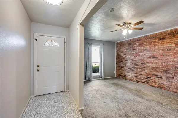 82 E Mountain Creek Drive E #19, Grand Prairie, TX 75052