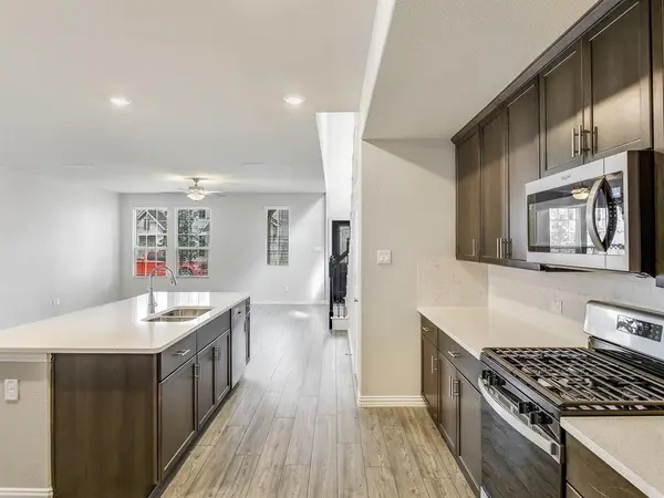 2612 Gateway Avenue, Corinth, TX 76210