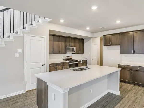 2612 Gateway Avenue, Corinth, TX 76210