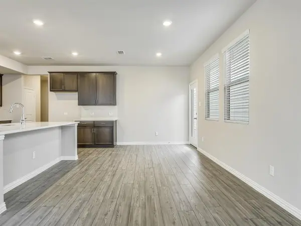 2612 Gateway Avenue, Corinth, TX 76210