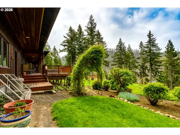 49985 MCKENZIE HWY, Vida, OR 97488