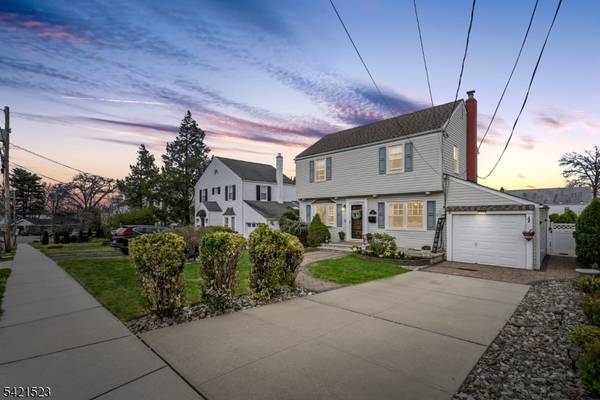 17 Burlington Rd, Clifton City, NJ 07012