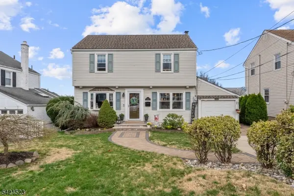 17 Burlington Rd, Clifton City, NJ 07012