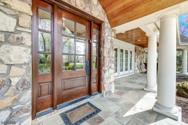 8 White Pine Rd, Upper Saddle River Boro, NJ 07458