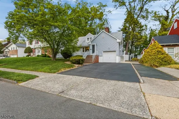 555 Riverside Dr, Elizabeth City, NJ 07208