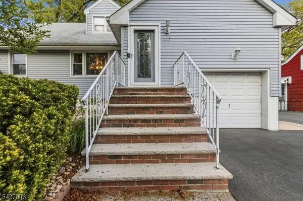 555 Riverside Dr, Elizabeth City, NJ 07208