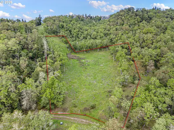 881 SOUTHRIDGE WAY, Roseburg, OR 97470