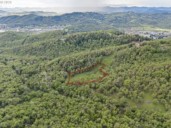 881 SOUTHRIDGE WAY, Roseburg, OR 97470