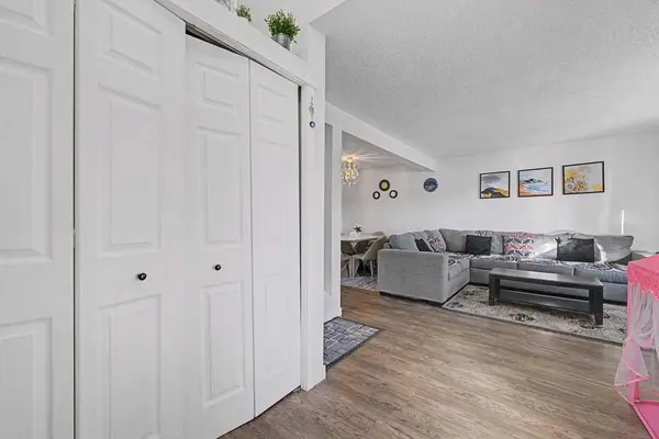 332 Abinger CRES NE, Calgary, AB T2A6L3