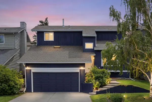 24 Hawkwood CRES NW, Calgary, AB T3G1X5