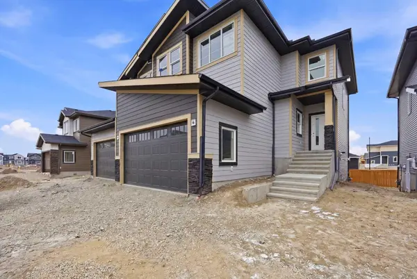 30 Waterford Mews, Chestermere, AB T1X 3B4