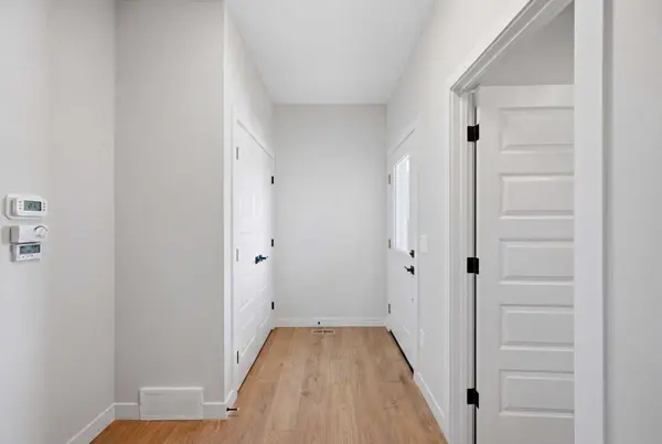 30 Waterford Mews, Chestermere, AB T1X 3B4