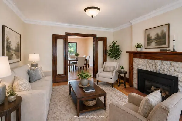 21 Lorindale AVE, Toronto C04, ON M5M 3C3