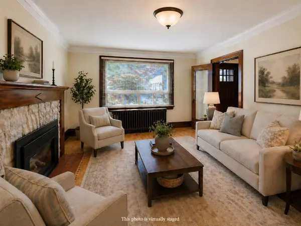 21 Lorindale AVE, Toronto C04, ON M5M 3C3