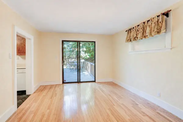 21 Lorindale AVE, Toronto C04, ON M5M 3C3