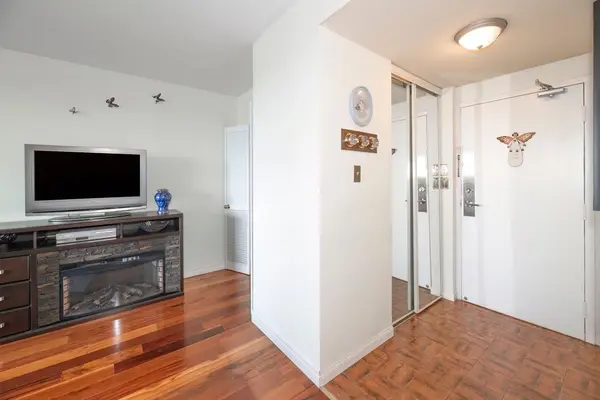 757 Victoria Park AVE #908, Toronto E06, ON M4C 5N8