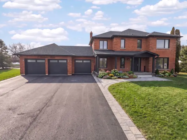 8 Brownlee DR, Bradford West Gwillimbury, ON L3Z 2A4