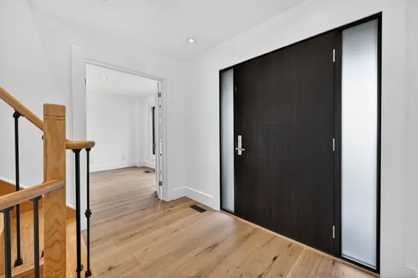 8 Brownlee DR, Bradford West Gwillimbury, ON L3Z 2A4