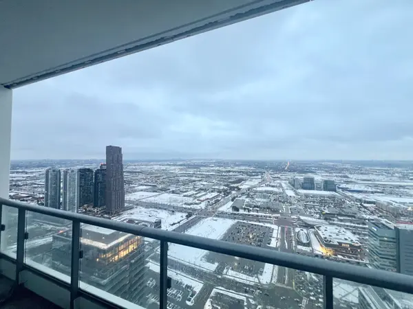 950 Portage Pkwy #5708, Vaughan, ON L4K 0J7