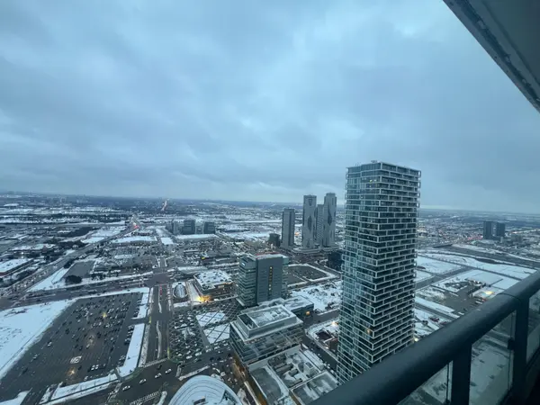 950 Portage Pkwy #5708, Vaughan, ON L4K 0J7