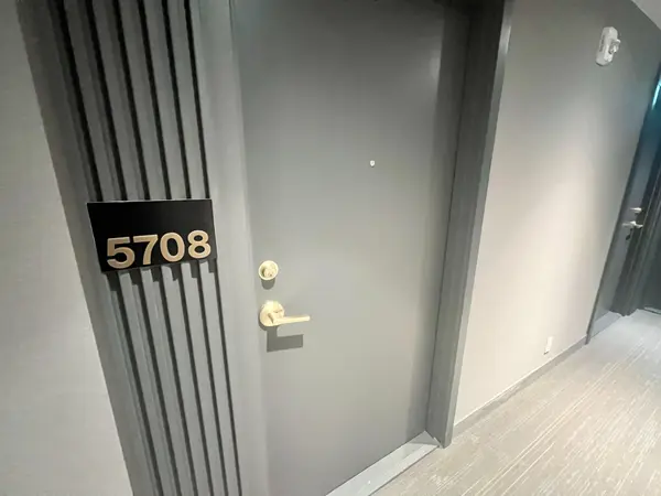 950 Portage Pkwy #5708, Vaughan, ON L4K 0J7