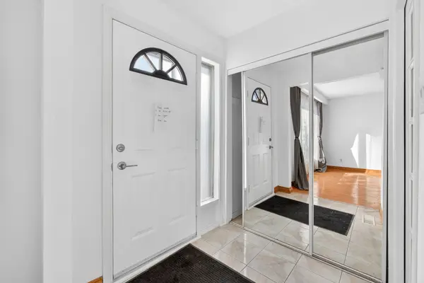 3404 Monica DR, Mississauga, ON L4T 3E7