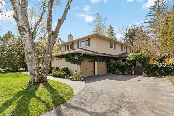 150 Cairncroft RD, Oakville, ON L6J 4L9