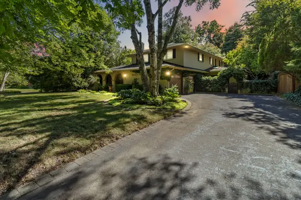 150 Cairncroft RD, Oakville, ON L6J 4L9