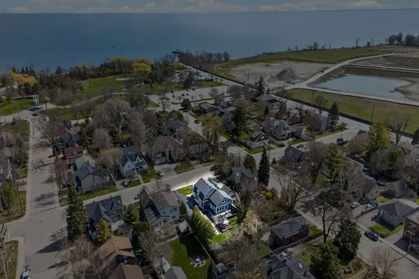 46 Bay ST, Mississauga, ON L5H 1C3