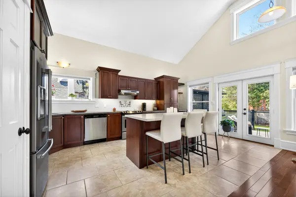 46 Bay ST, Mississauga, ON L5H 1C3