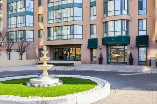 145 Hillcrest AVE #PH1, Mississauga, ON L5B 4B1