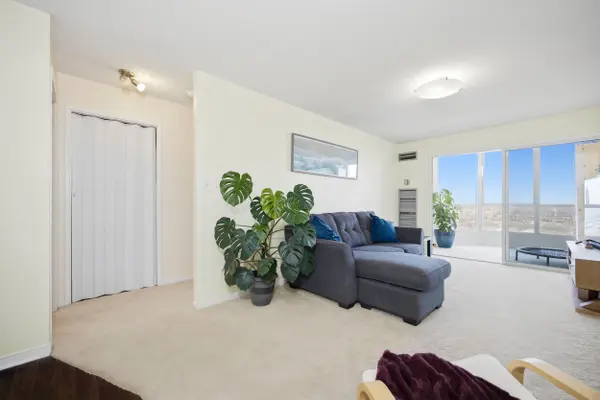 145 Hillcrest AVE #PH1, Mississauga, ON L5B 4B1