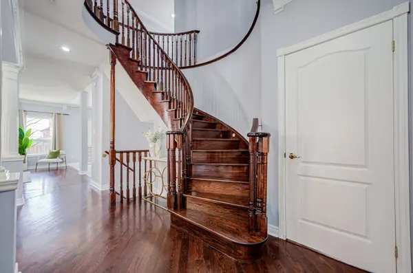 6257 Culmore CRES, Mississauga, ON L5V 1H9