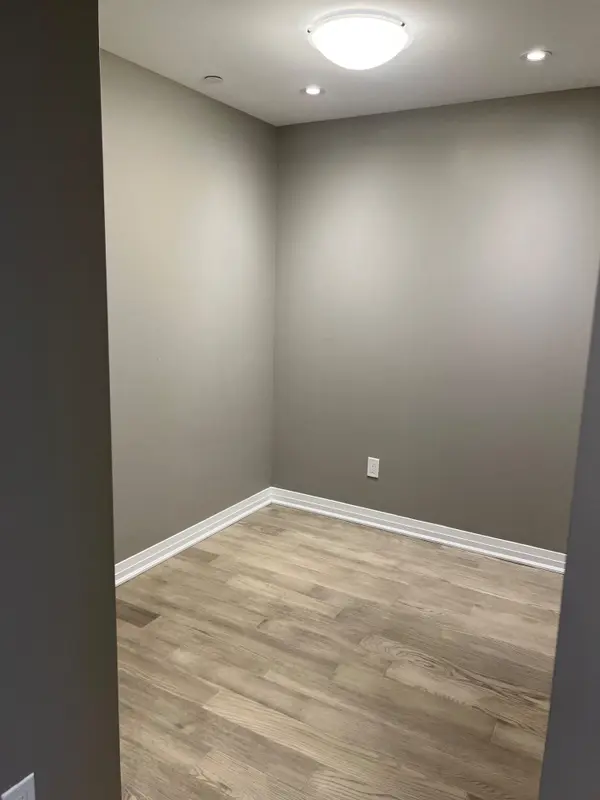 95 Dundas ST W #311, Oakville, ON L6M 5N4