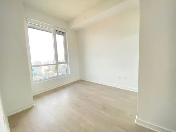 8 Nahani WAY #Lph 19, Mississauga, ON L4Z 0C6