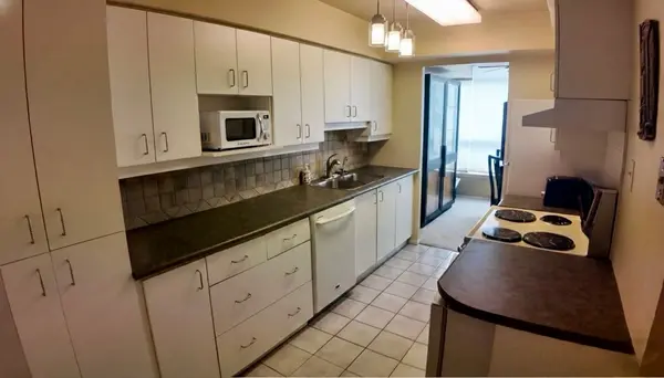 55 Elm DR W #1901, Mississauga, ON L5B 3Z3