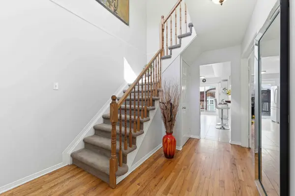 5 Harrington CT, Kanata, ON K2K 2S7