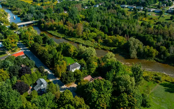 16 Mill ST, Amaranth, ON L9W 3Z3