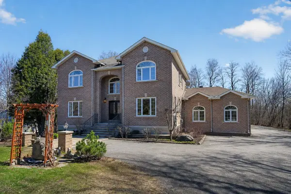 4633 Albion RD, Blossom Park - Airport And Area, ON K1X 1A4