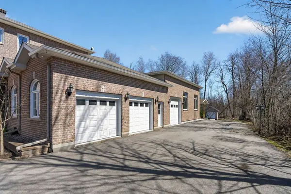 4633 Albion RD, Blossom Park - Airport And Area, ON K1X 1A4