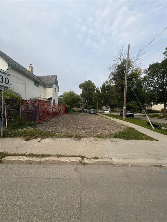 737 Alexander AVE, Winnipeg, MB R3E 1J3