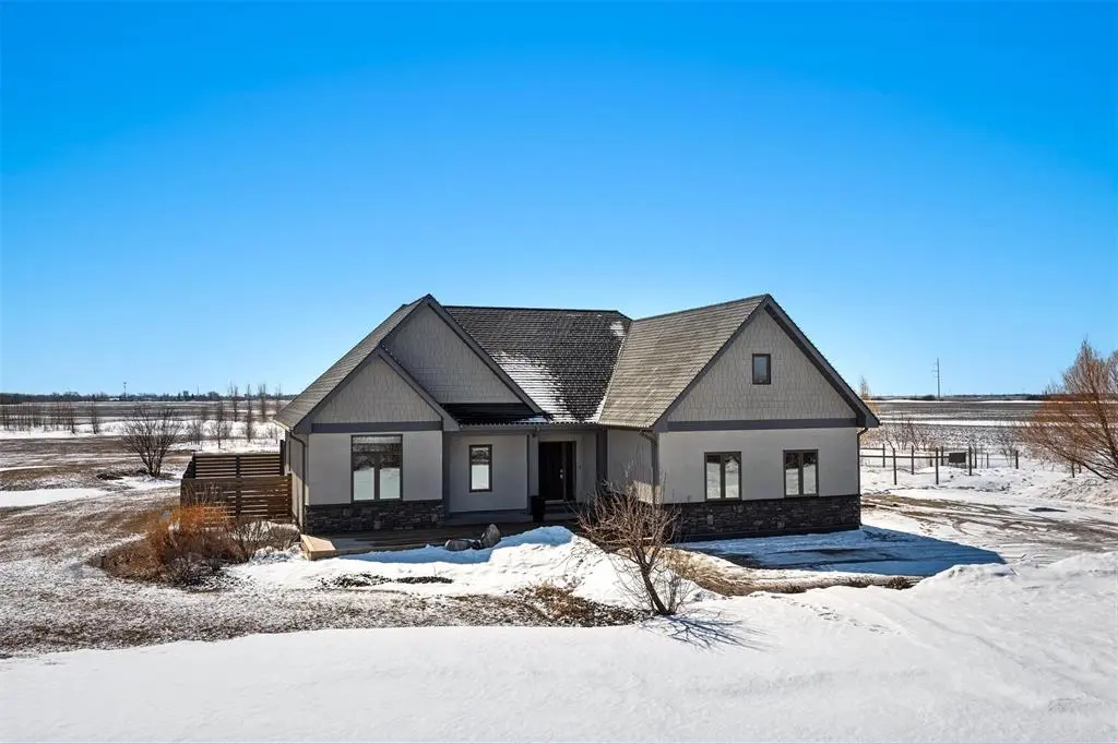 2348 MONDOR RD, Ile Des Chenes, MB R0A 0T0